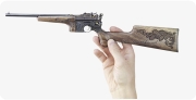Карабин-пистолет Маузера 1896 миниатюрная копия в руке